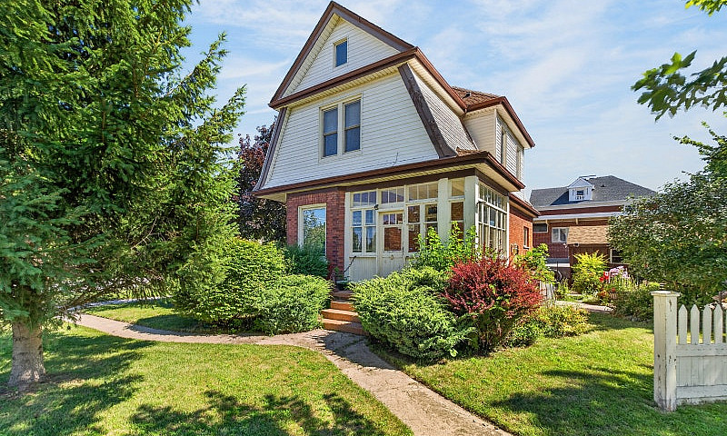 $2200 - 3 Bedroom He...