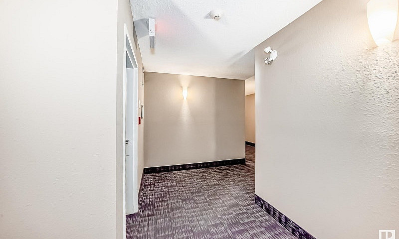 Condo For Sale In Wi...