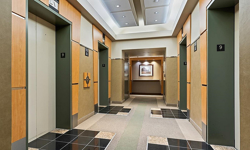 Luxury Downtown Cond...