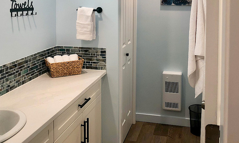 Basement Suite For R...