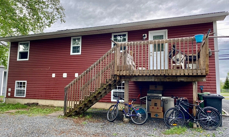 Upstairs 3-Bedroom ~...