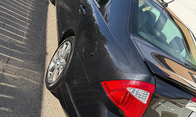Ford Fusion ...