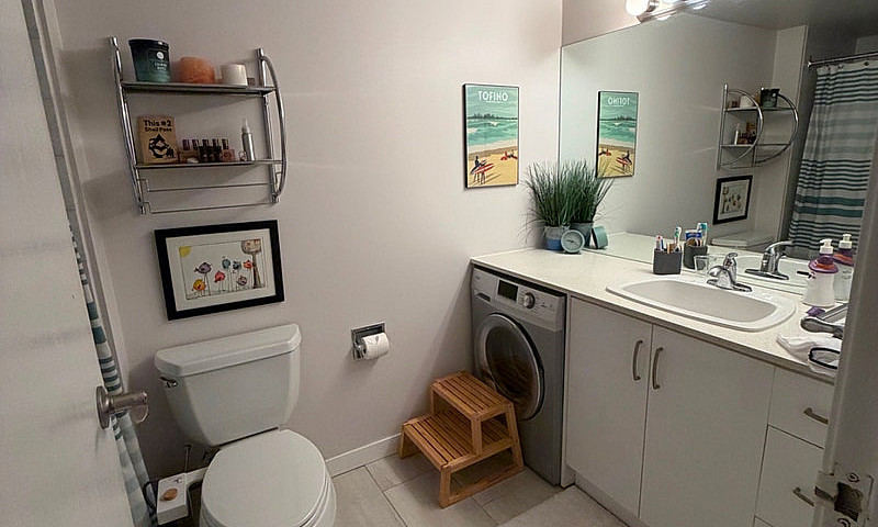 Spacious 2Bds, 2Bath...