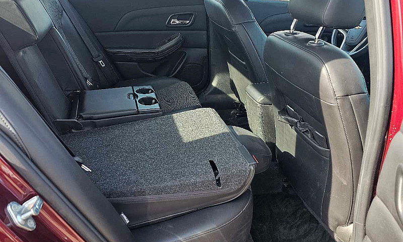 2016 Chevy Malibu- L...