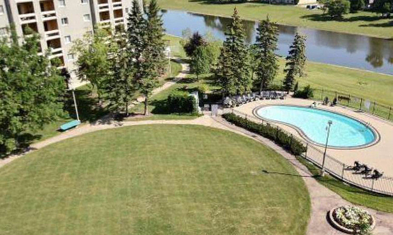 2 Bedroom Condo On P...
