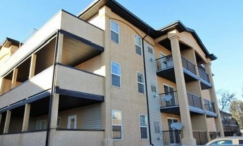 Red Deer Condo… Supe...