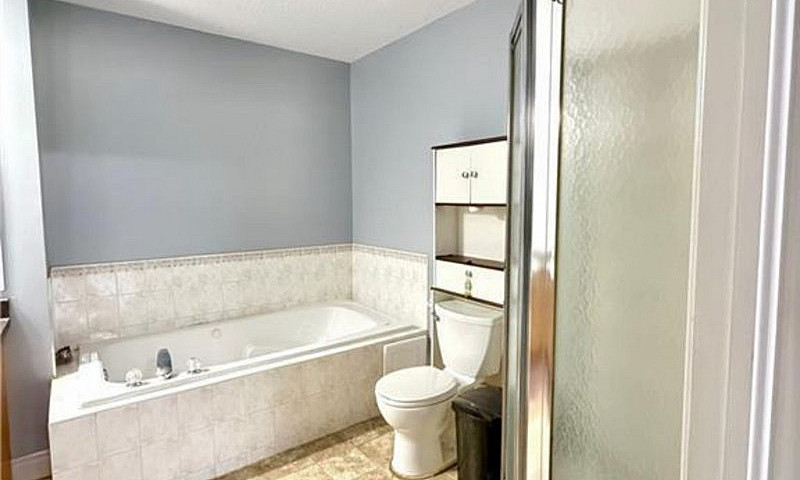Room For Rent For Co...