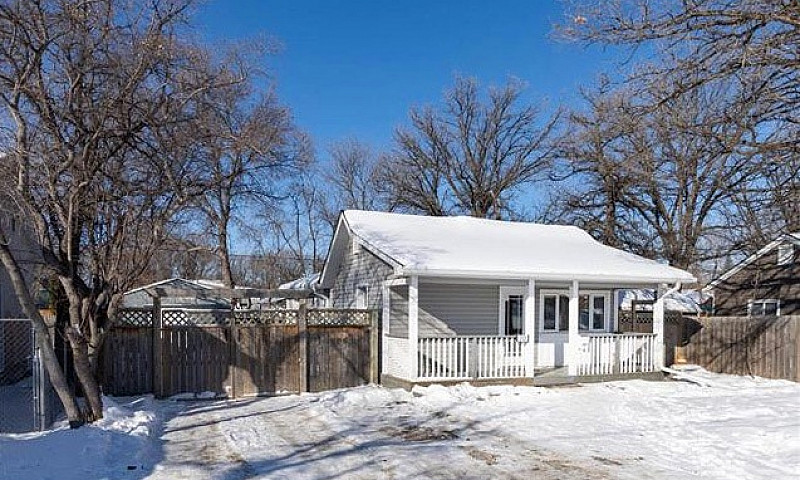 Charleswood House Fo...