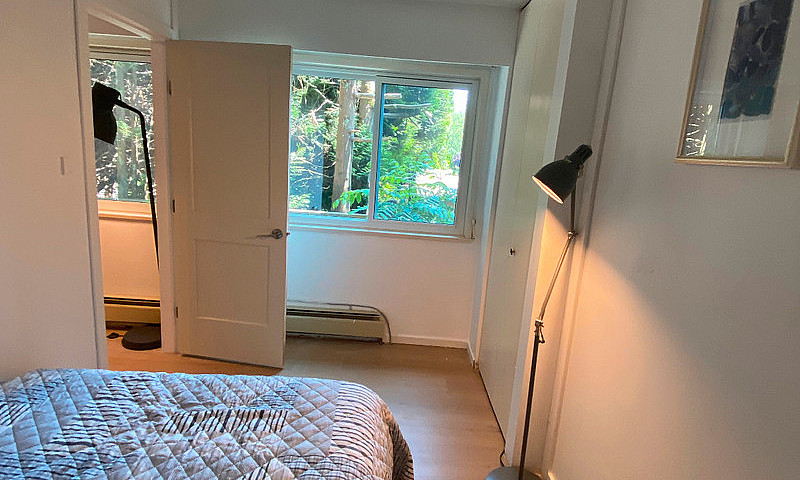 Fully Furnished 2-B...