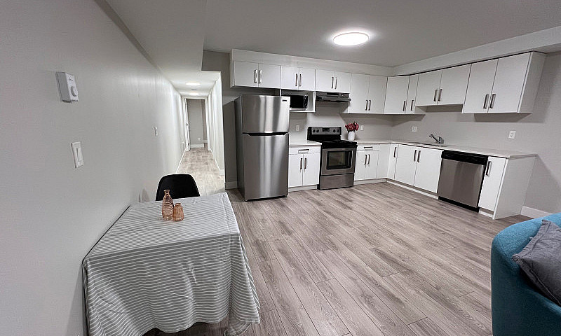 Spacious 2 Bedroom S...