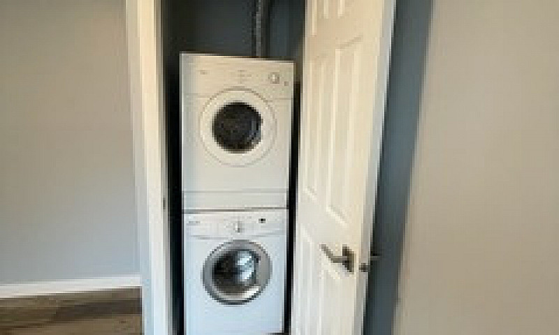 Newly Renovated 2 Be...