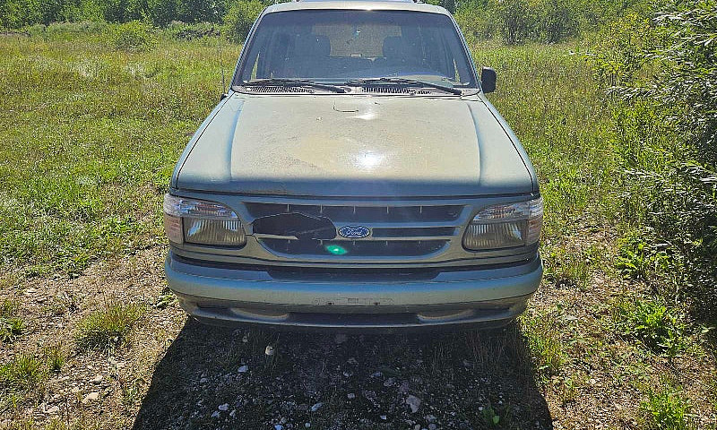 1996 Ford Explorer E...