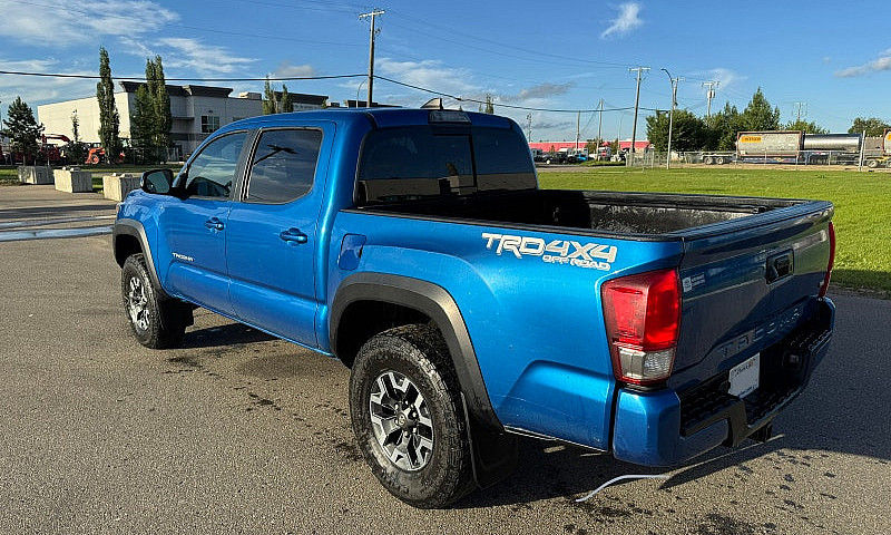 2017 Toyota Tacoma T...