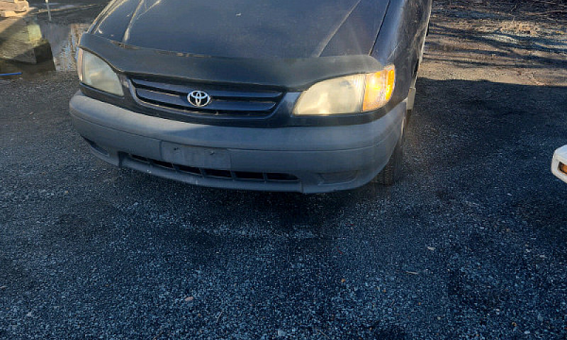 03 Toyota Sienna ...