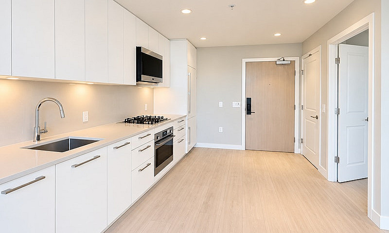 One Bedroom New Cond...