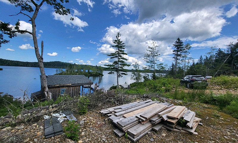 Beautiful Lake Front...