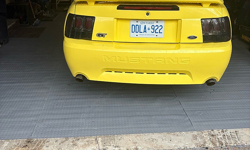 2003 Ford Mustang Gt...