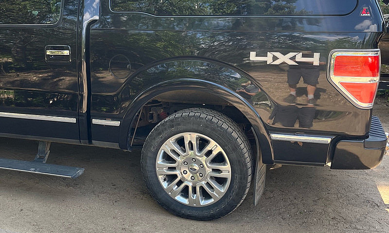 Ford F150 Platinum I...