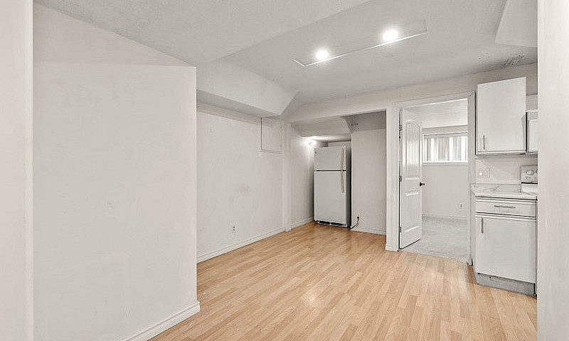 3 Bedroom Basement S...