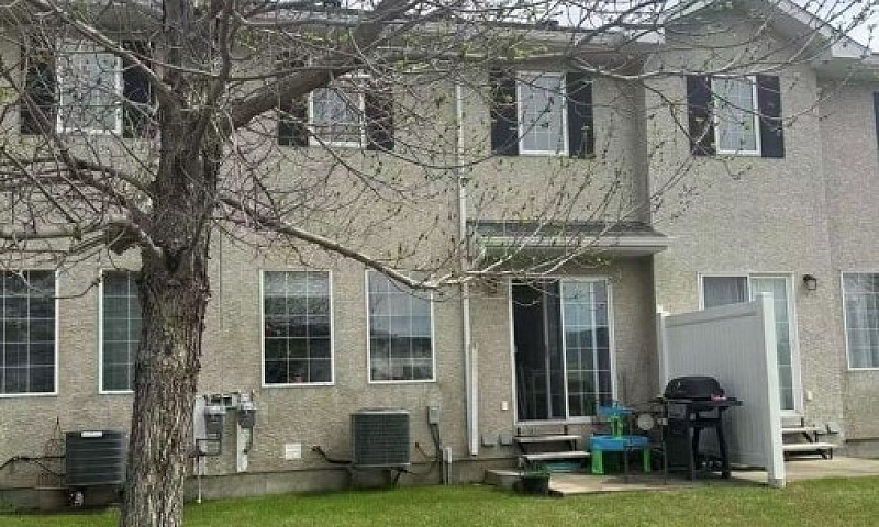 Townhouse For Rent E...