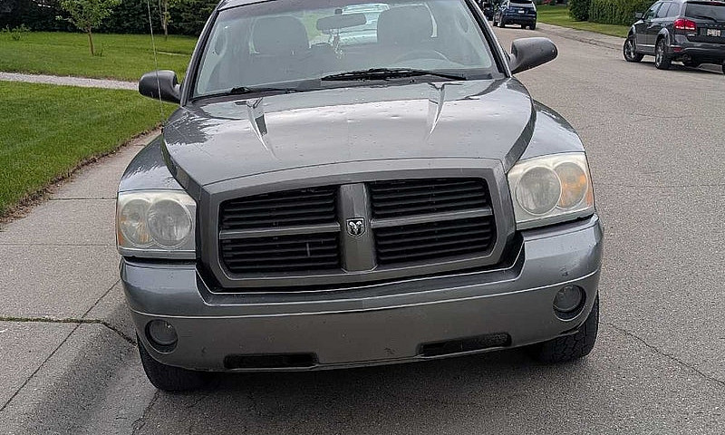 2006 V6 Dodge Dakota...