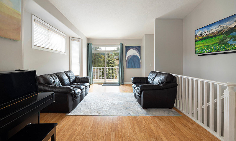 Spacious & Bright 3-...