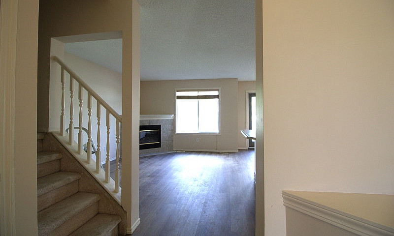 1/2 Duplex $284,900....