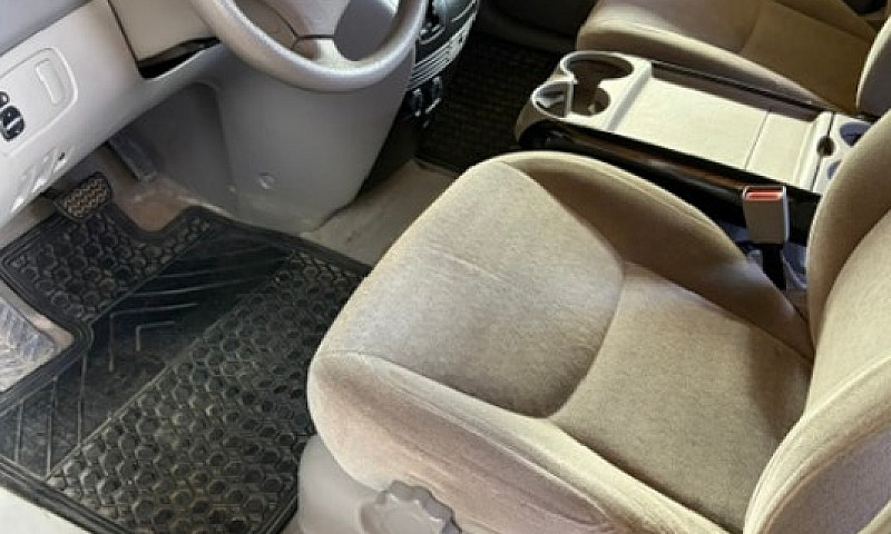 Toyota Sienna 2003. ...