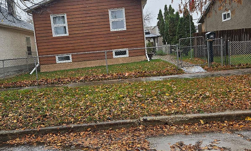 House With Double Ga...