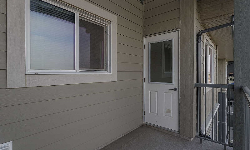 Spacious 2 Bed + 1 B...