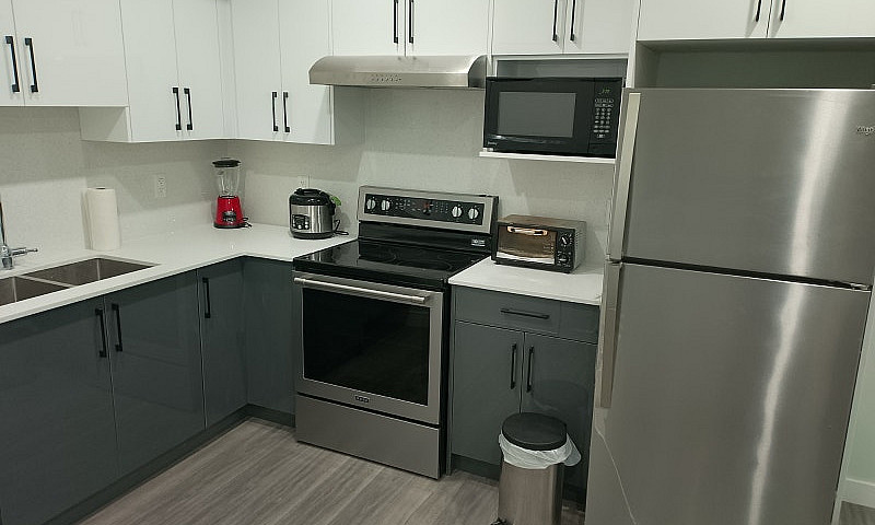 Newly Renovated 2-Be...