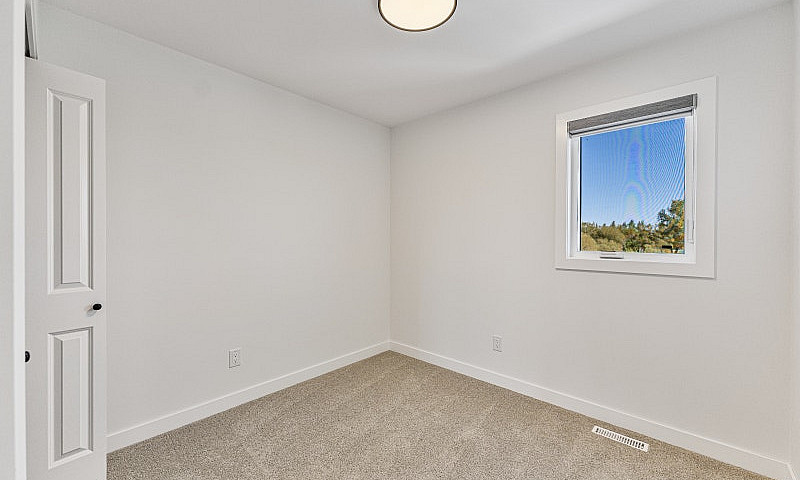 3 Bdrm, 2.5 Bath, Fl...