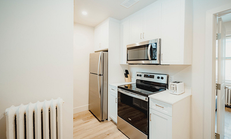 Fully Furnished 1 Be...