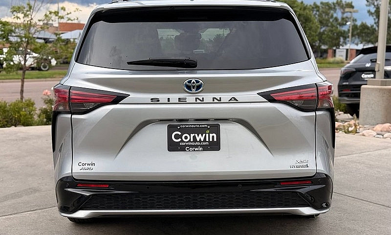2023 Toyota Sienna X...