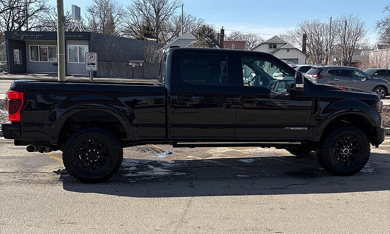 2021 Ford Lariat Tre...