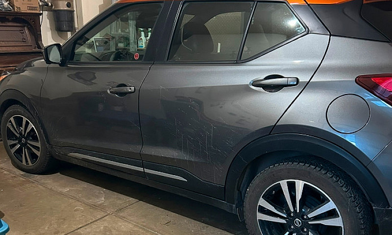 2020 Nissan Kicks Sr...
