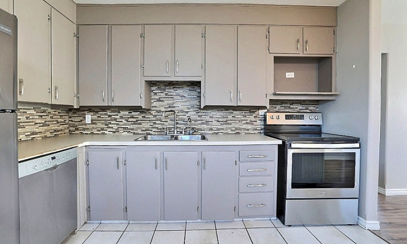 2 Bedroom Upper Leve...