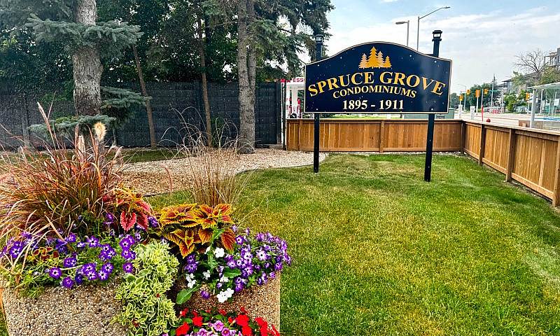 Spruce Grove Condomi...