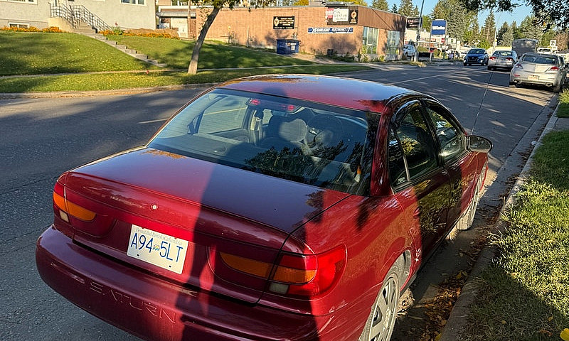 2000 Saturn Sedan - ...