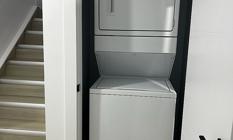3 Bedroom Basement S...