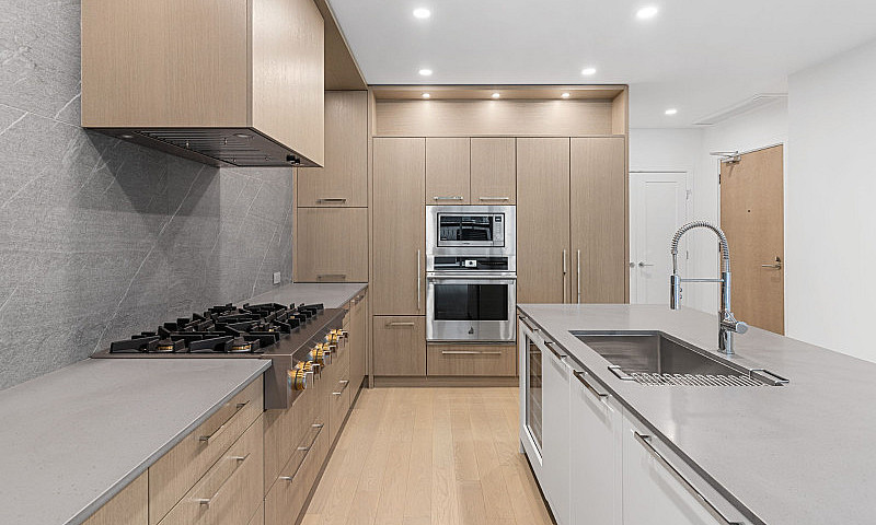 3409 Lakeshore Road ...