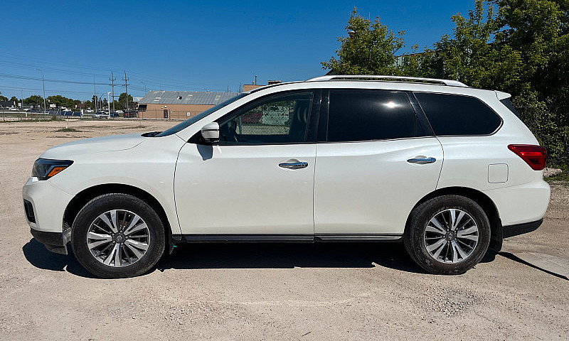 2017 Nissan Pathfind...