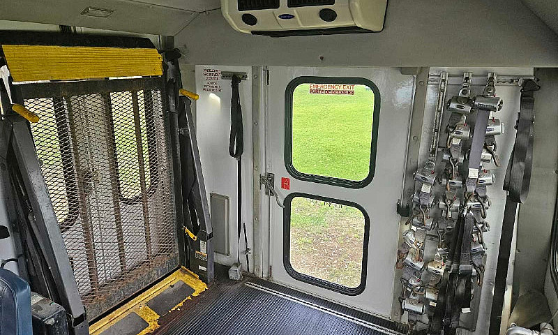 2009 Chevy Express 4...