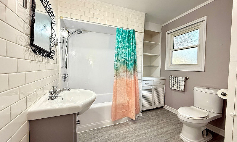 3 Bed + 1 Bath House...