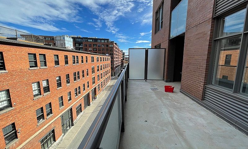 Luxury 1-Bedroom Apa...