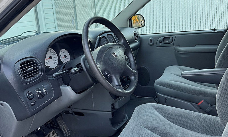 2005 Dodge Caravan 3...