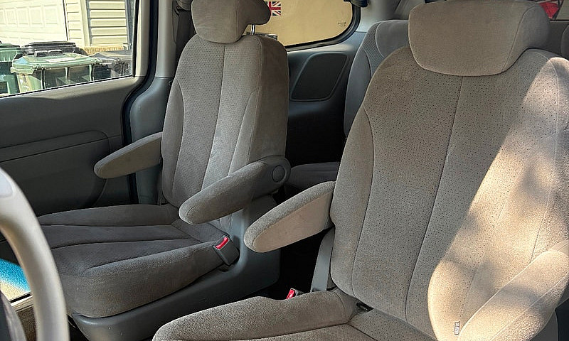 2010 Hyundai Entoura...