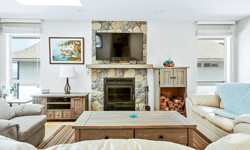 House For Sale - Cob...