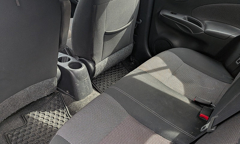 2014 Nissan Versa Sv...
