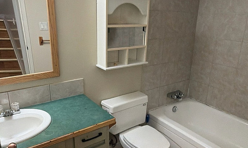 Cozy 2 Bedroom, 1 Ba...